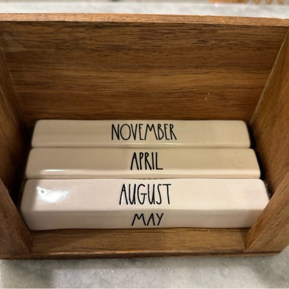 Rae Dunn ceramic calendar - Picture 2 of 3